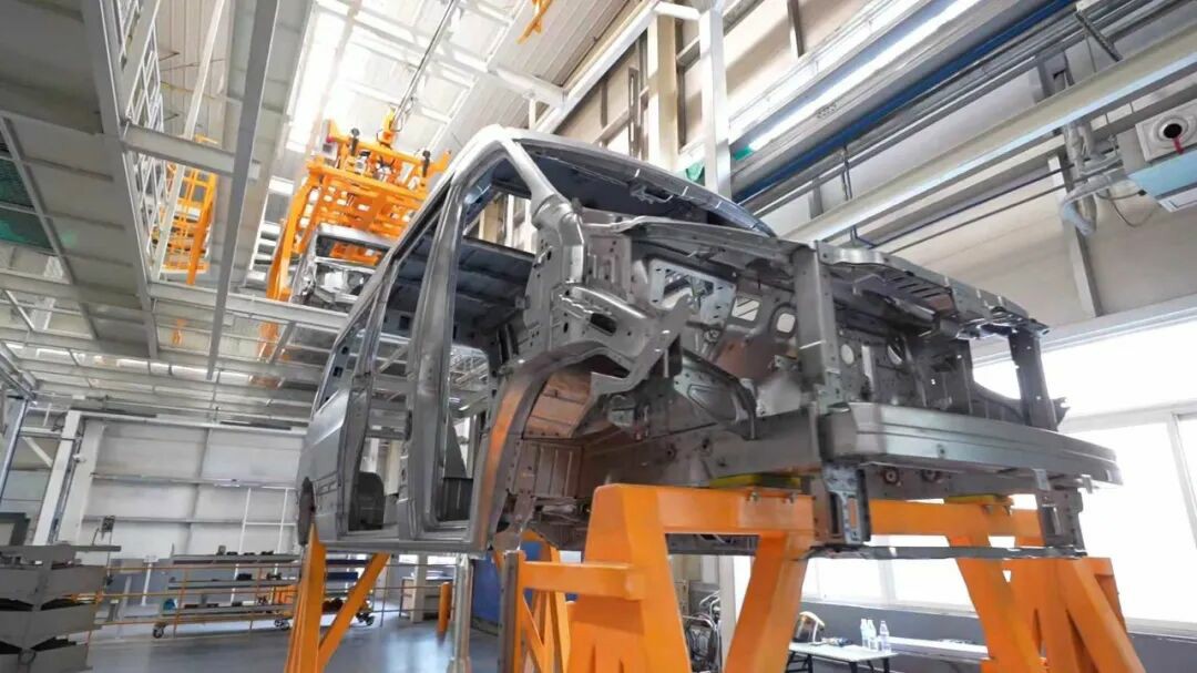 幸运彩警力输送车奔赴海南，为自贸港封关构筑安全防线