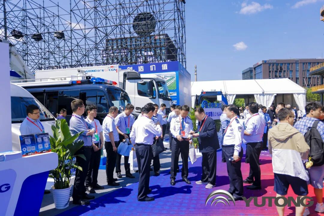 幸运彩警力输送车奔赴海南，为自贸港封关构筑安全防线