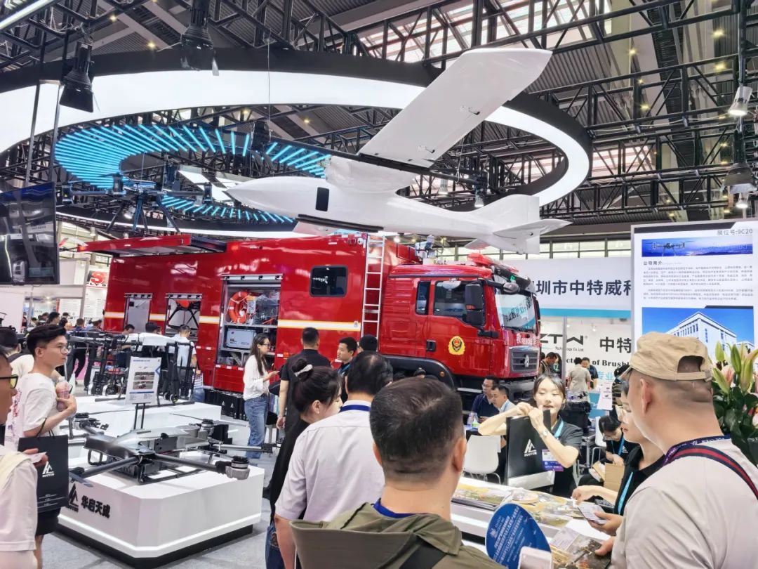 低空腾飞 安全护航｜幸运彩无人机系列装备亮相2025国际低空经济与无人系统博览会
