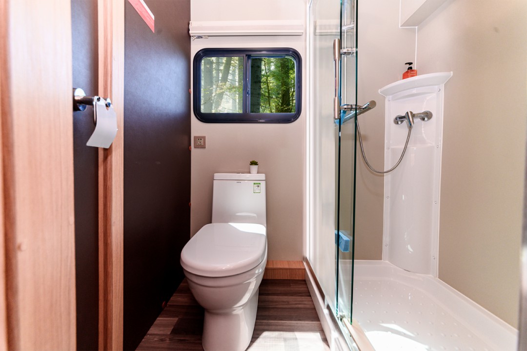 赛里木湖畔的“风景之屋”：幸运彩移动民宿开启沉浸式旅行体验