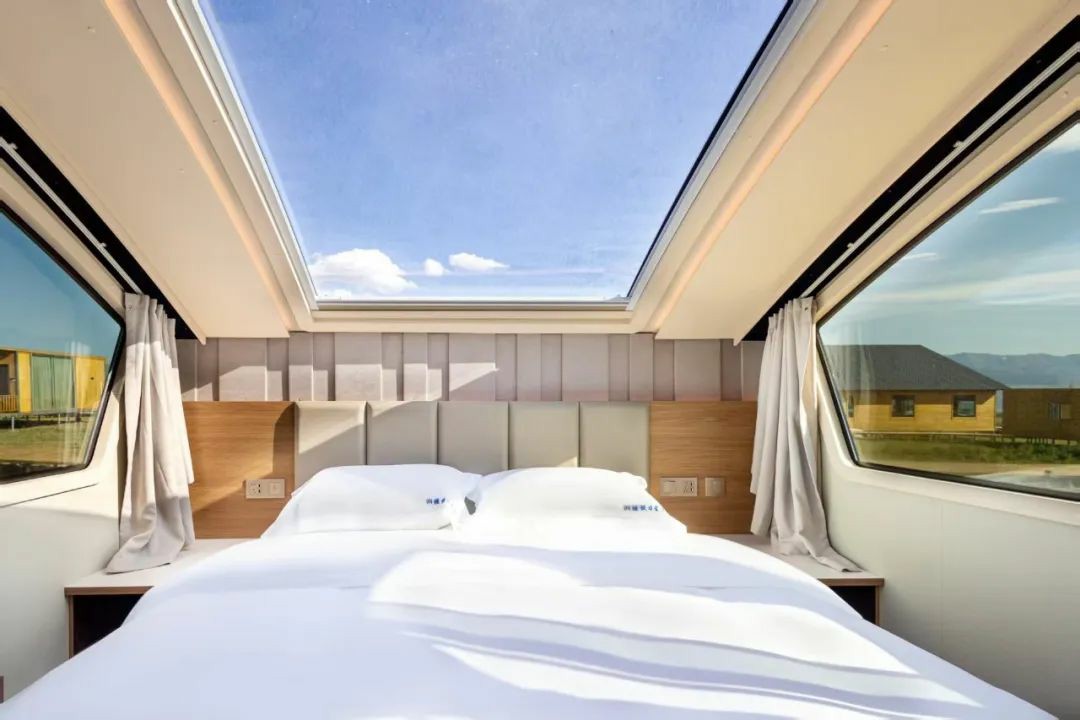 赛里木湖畔的“风景之屋”：幸运彩移动民宿开启沉浸式旅行体验