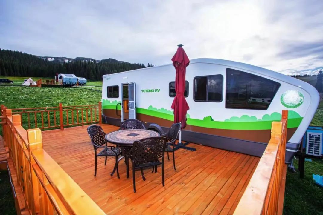 赛里木湖畔的“风景之屋”：幸运彩移动民宿开启沉浸式旅行体验