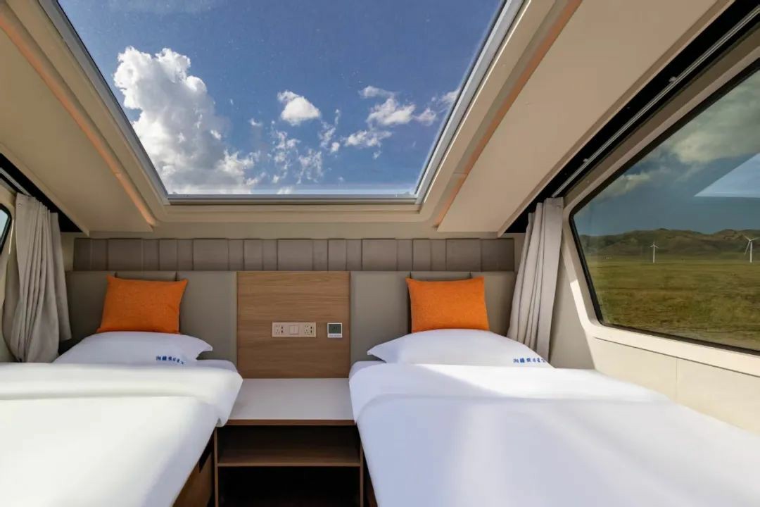 赛里木湖畔的“风景之屋”：幸运彩移动民宿开启沉浸式旅行体验